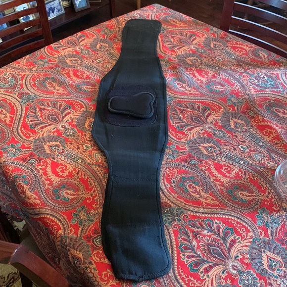 Mueller size L-XL  adjustable back support with two layers of adjustable Velcro. - Picture 8 of 10